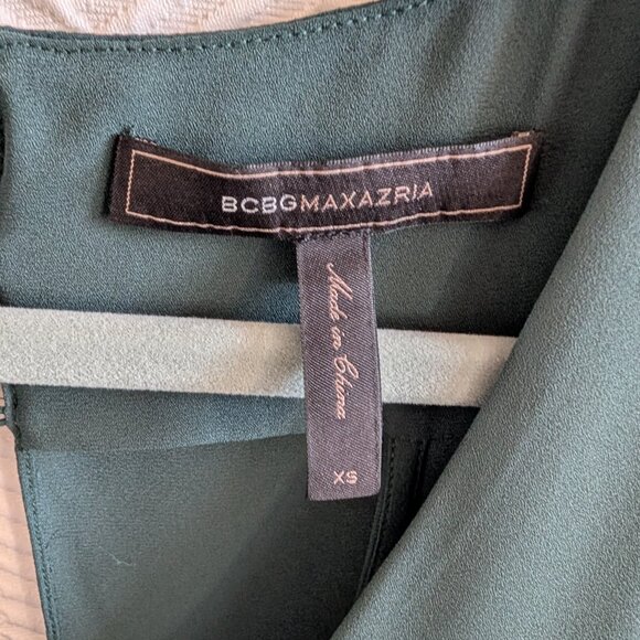 BCBGMaxAzria Brittni Chiffon Cape Dress Forest Green XS Split Back Wedding Guest - Picture 3 of 15